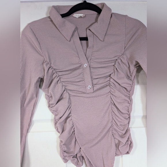 Altar'd State Ribbed Ruched Long Sleeve Bodysuit Mauve Small - Picture 3 of 5